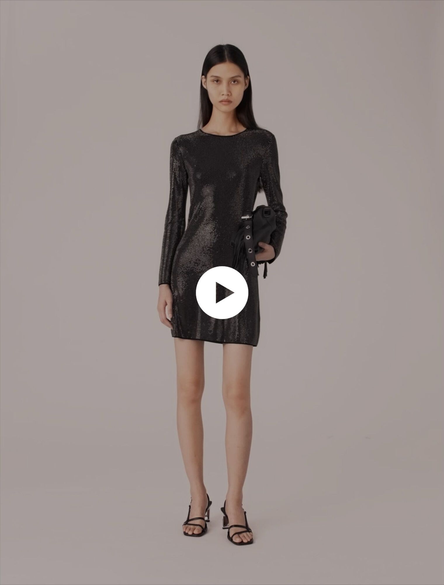 Robe courte en maille strassée