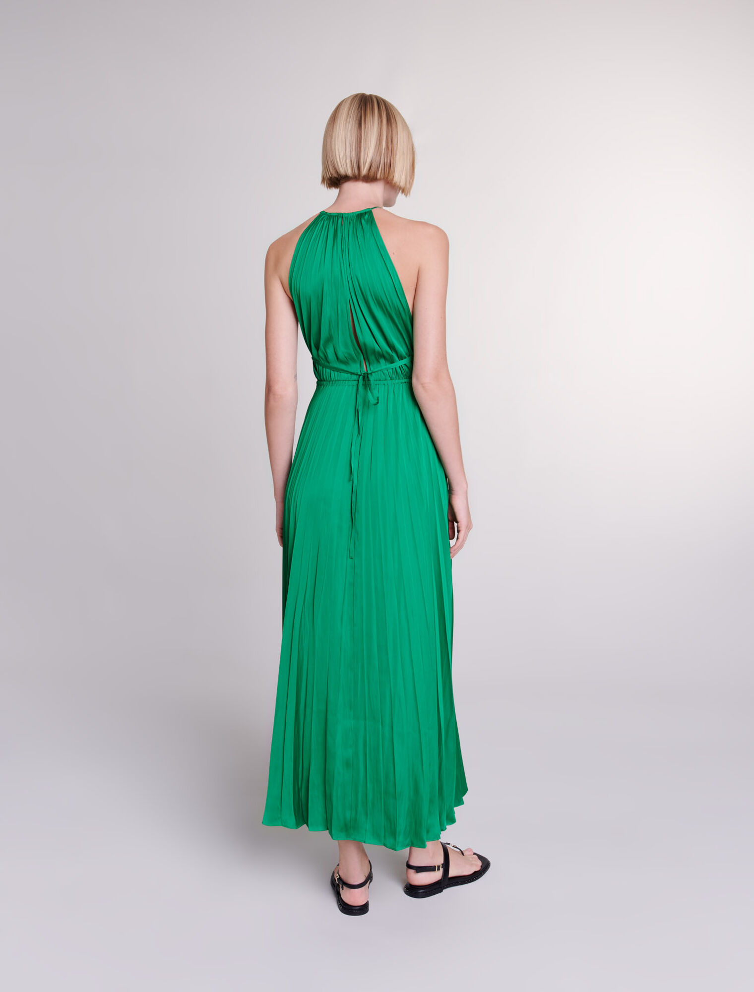 Robe longue satinée plissée