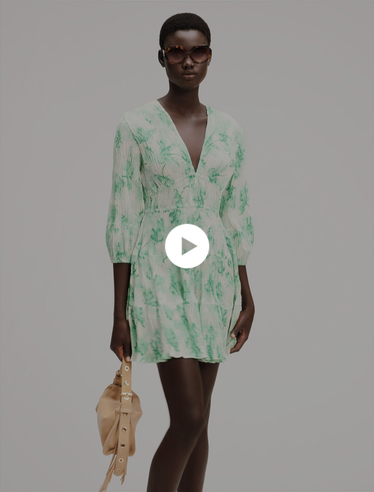 Robe courte plissée imprimée