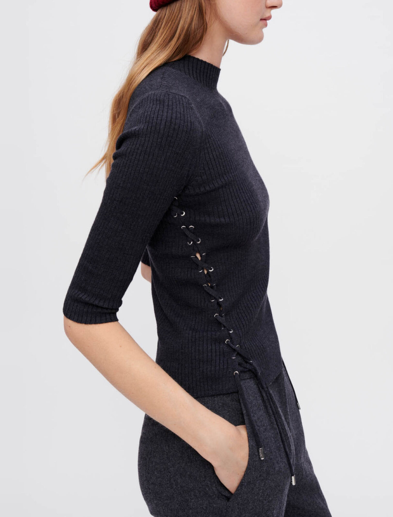 Close-fitting sweater with eyelets