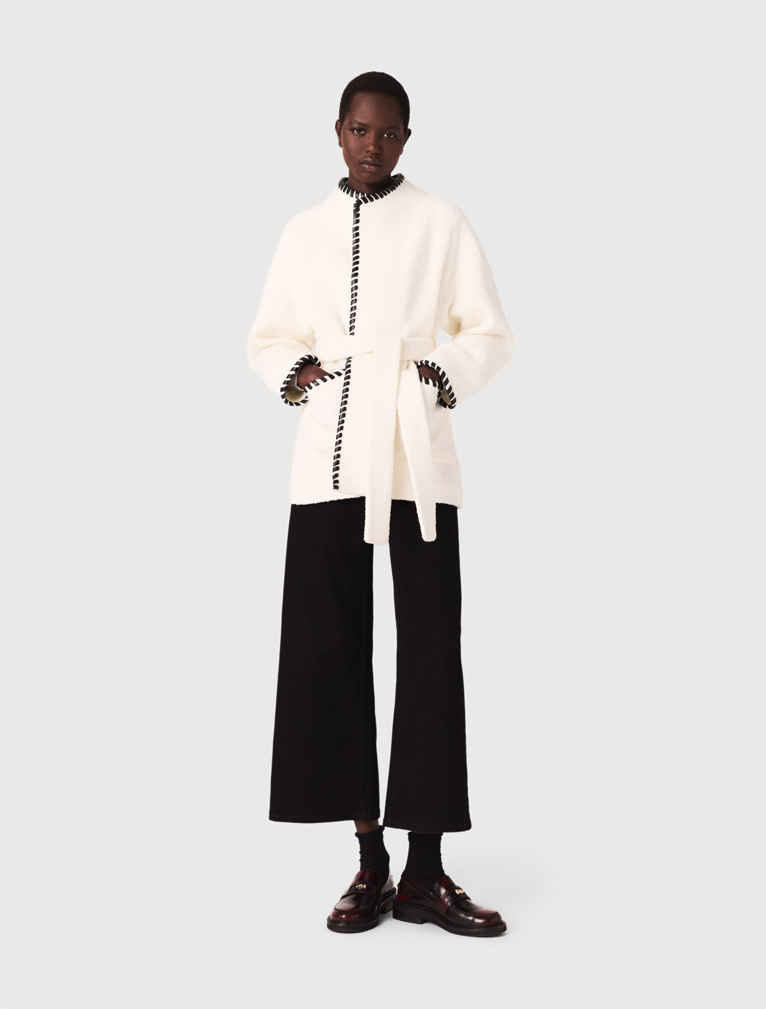 Manteau doublé avec ruban contrasté