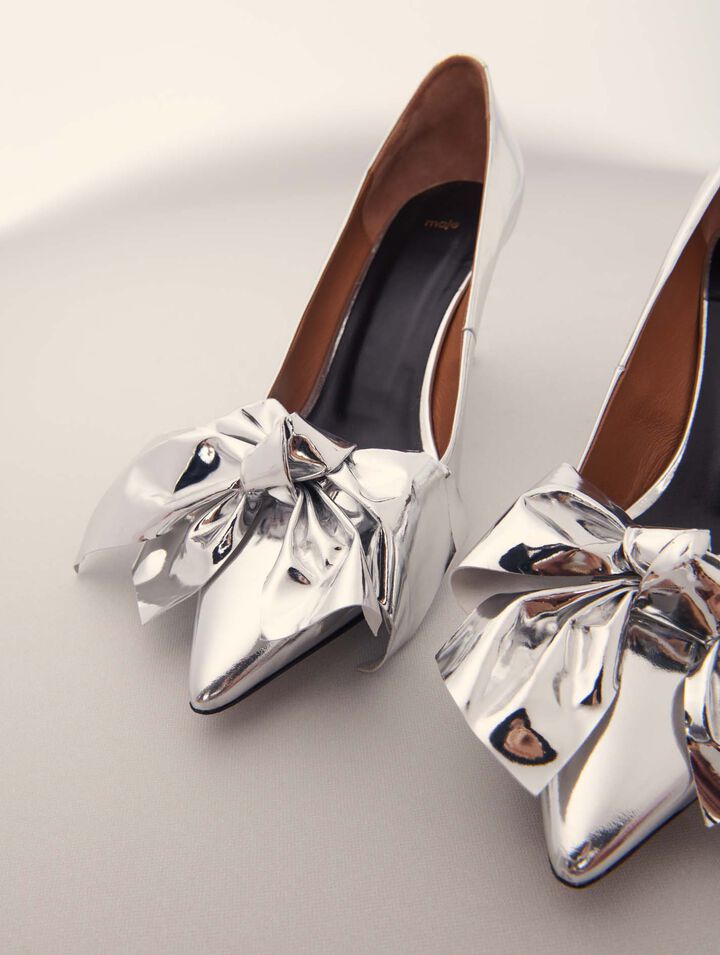 Leather pumps with bow detail