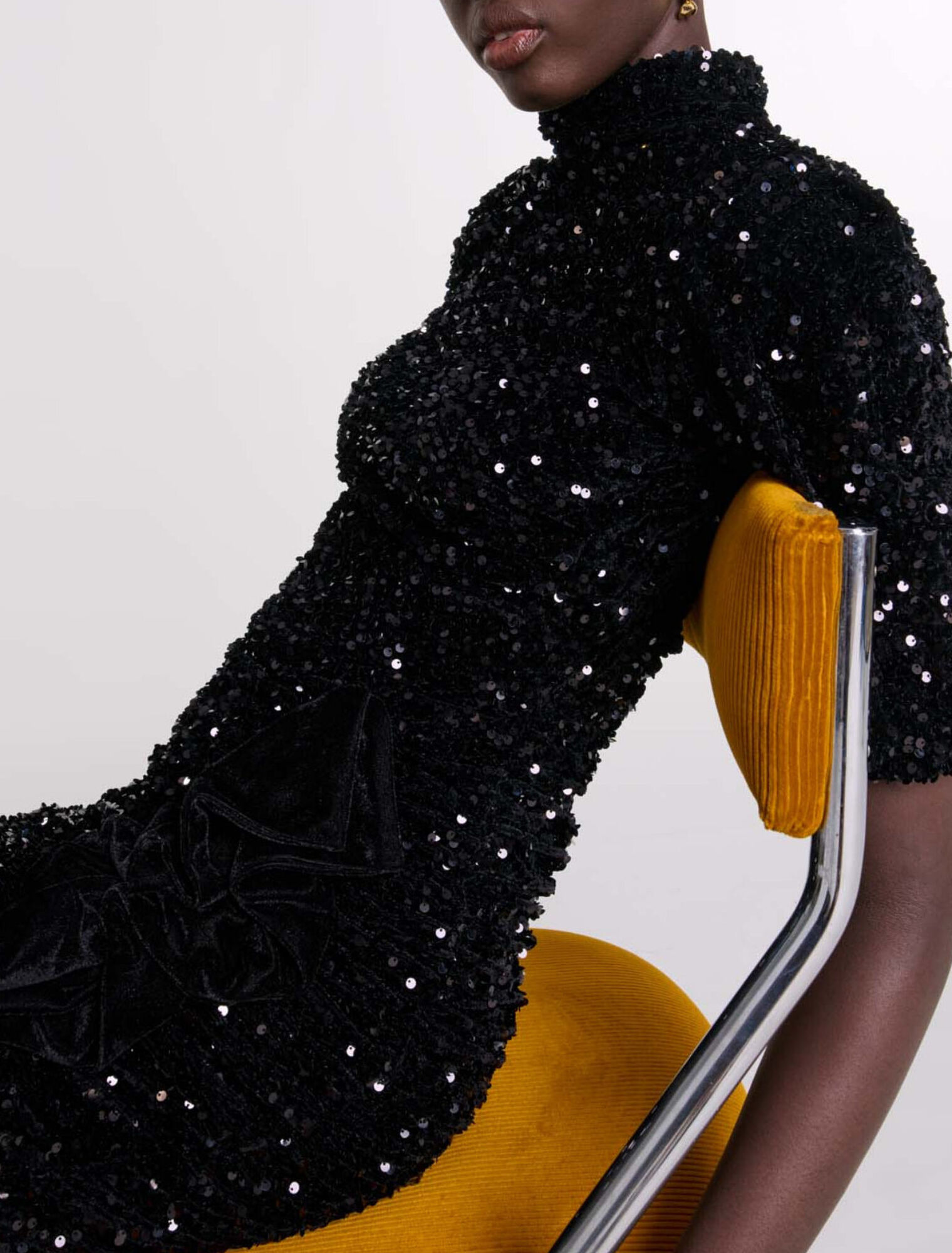 Short velvet and sequinned dress