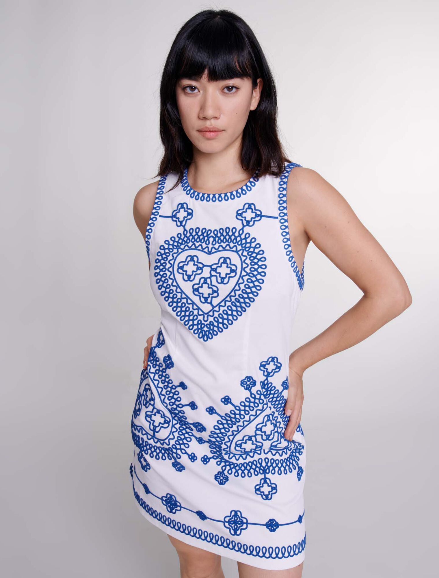 Robe ajustée et brodée
