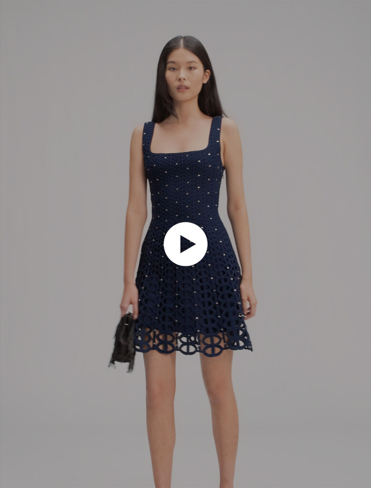 Robe courte en crochet strassée