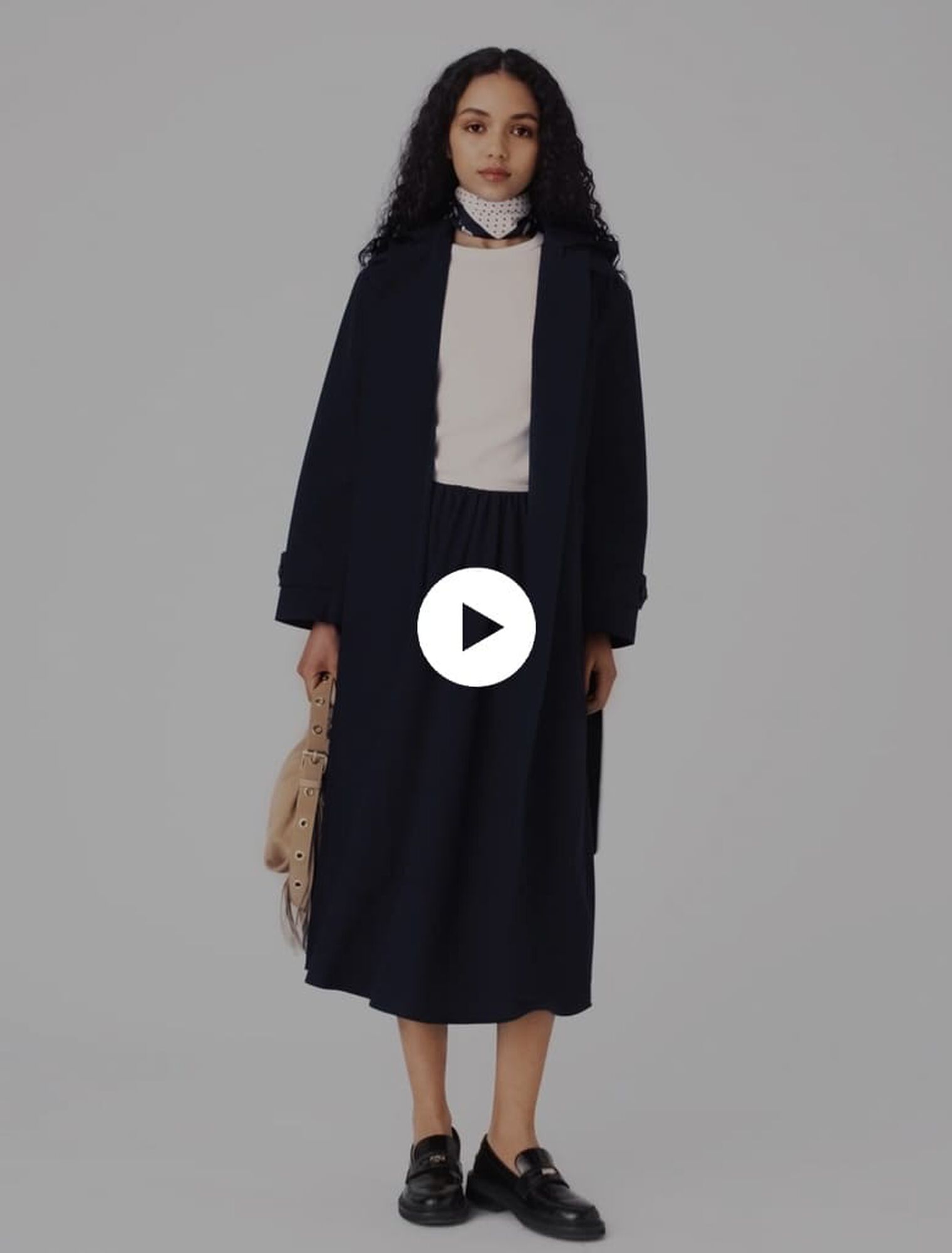 Trench &agrave; capuche strass&eacute;e amovible