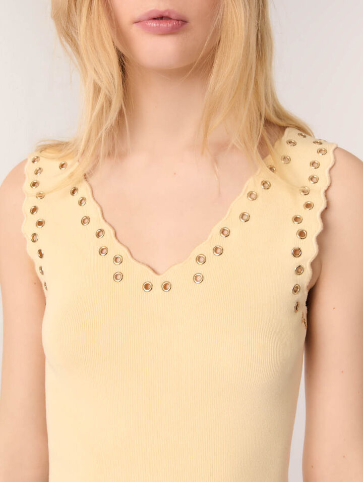 Top en maille &agrave; &oelig;illets