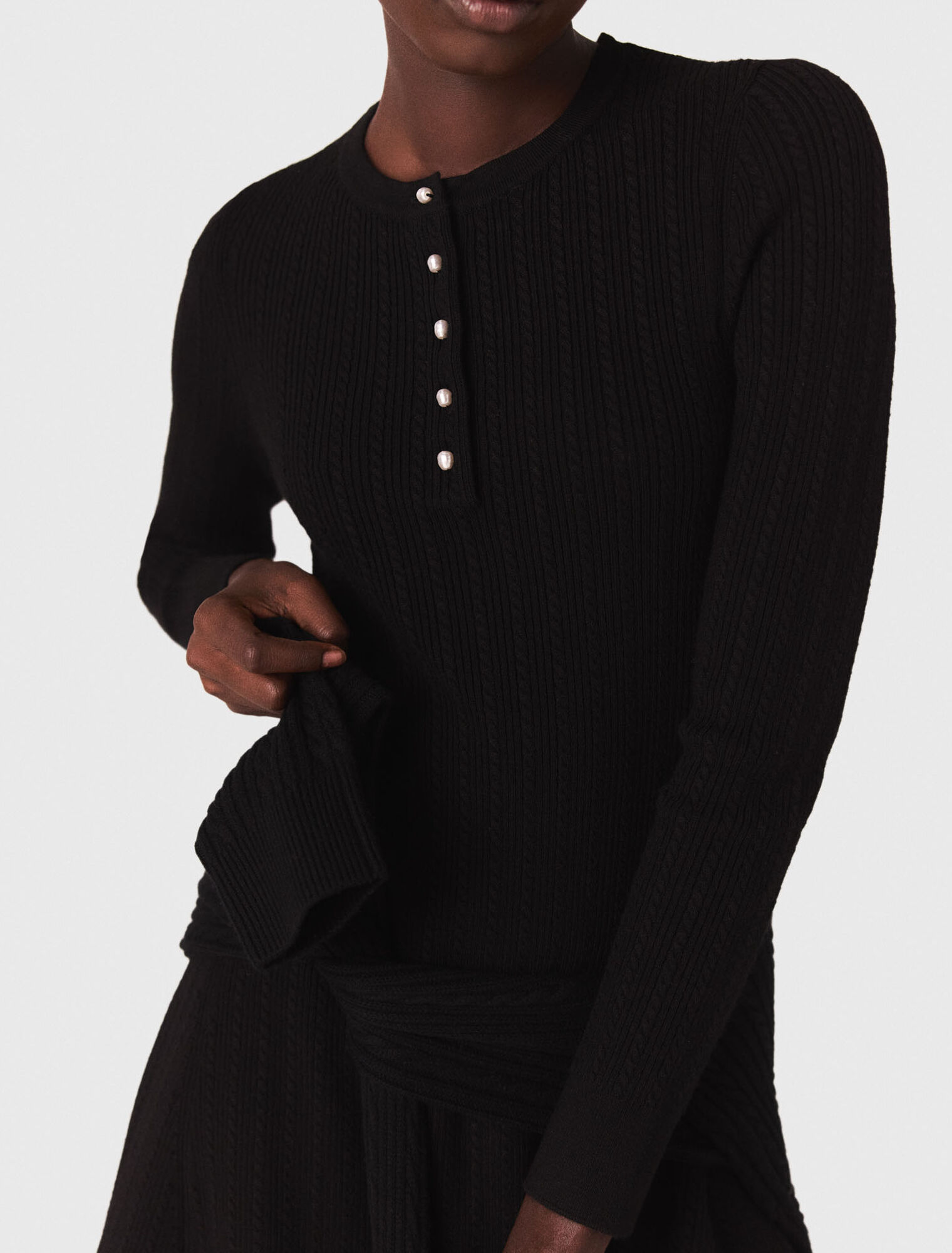 Robe courte en maille à col perlé