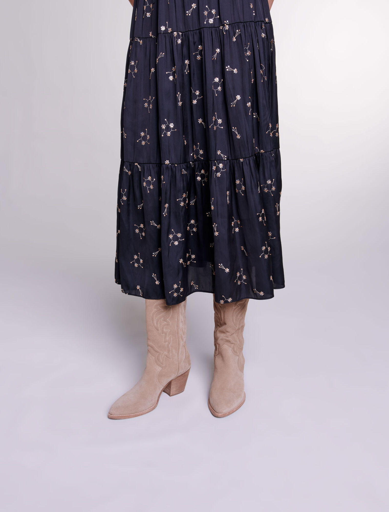 Robe longue brodée à sequins