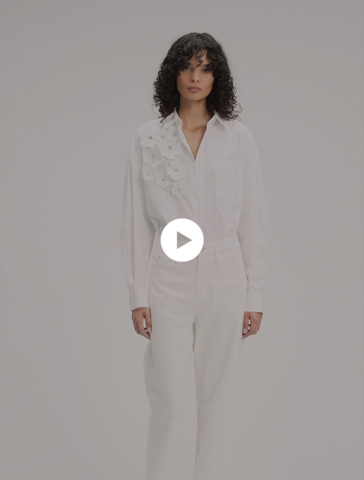 Chemise longue à fleurs brodée