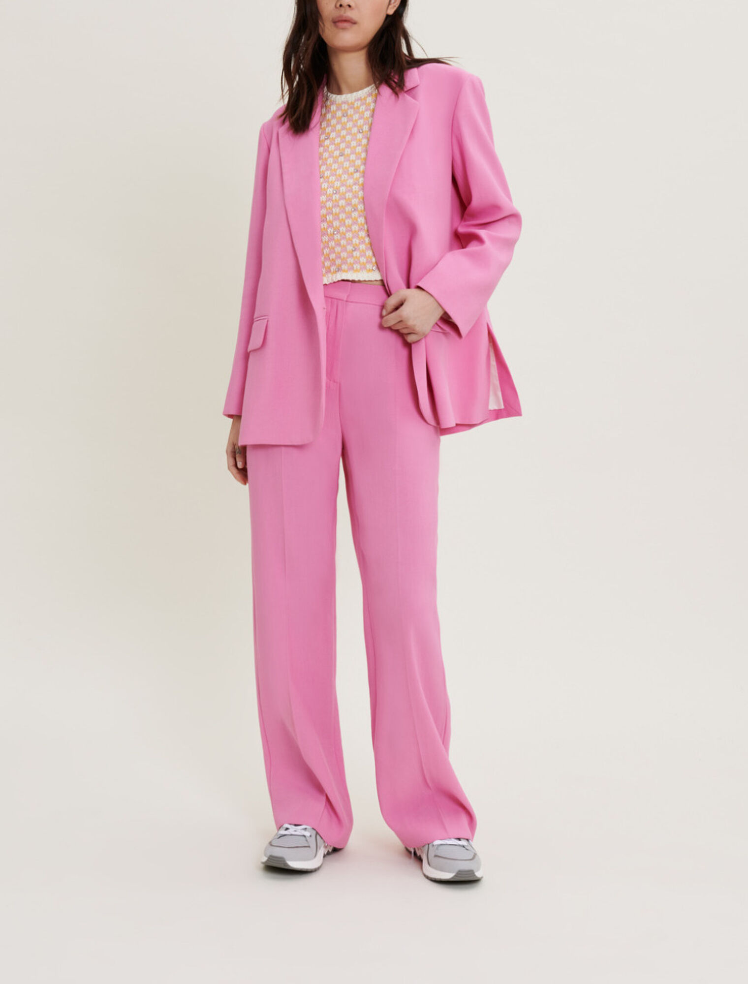 Fluid, loose-fitting tailored jacket