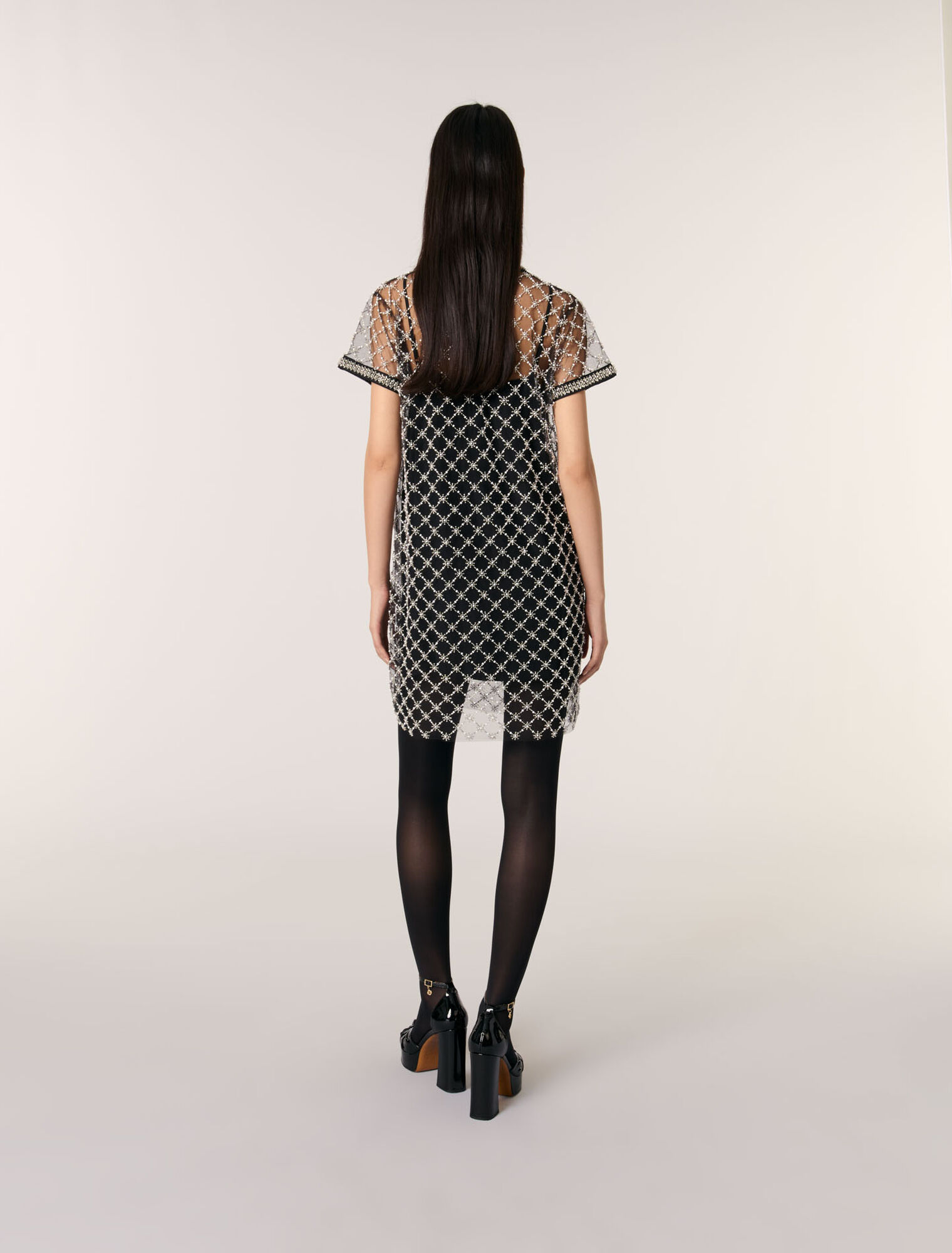 Robe courte en tulle brodé