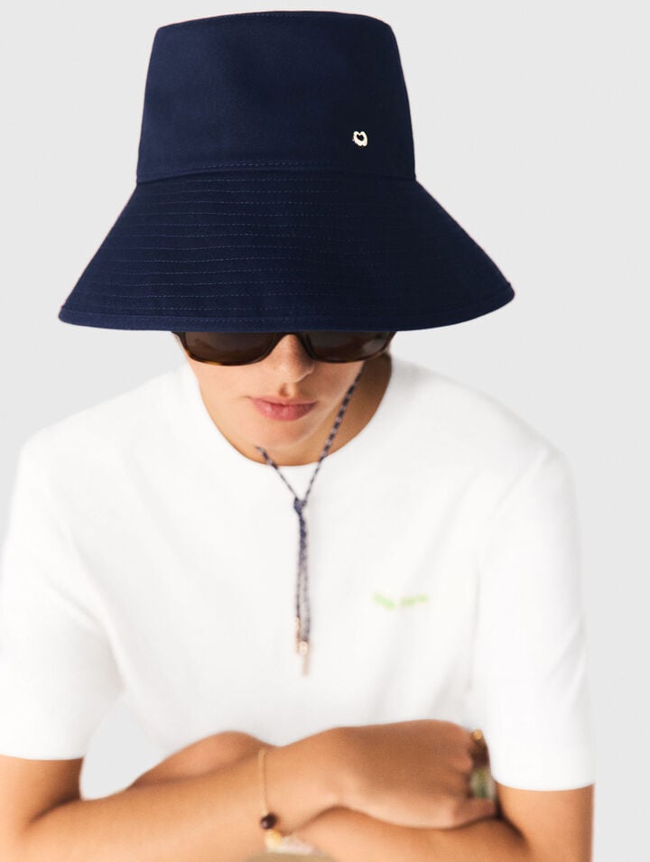 Capeline en coton &agrave; cordons