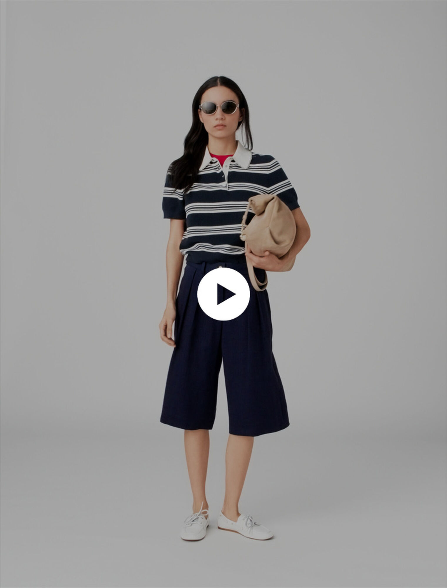 Polo ray&eacute; avec strass sur le col