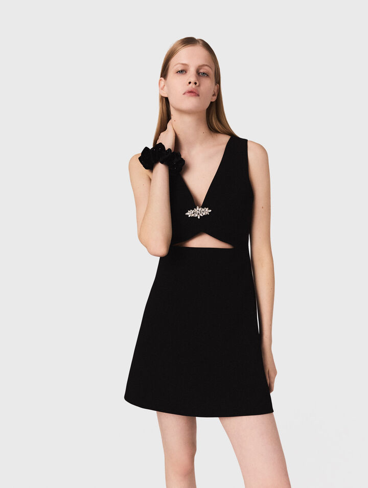 Robe courte avec bijou brodé