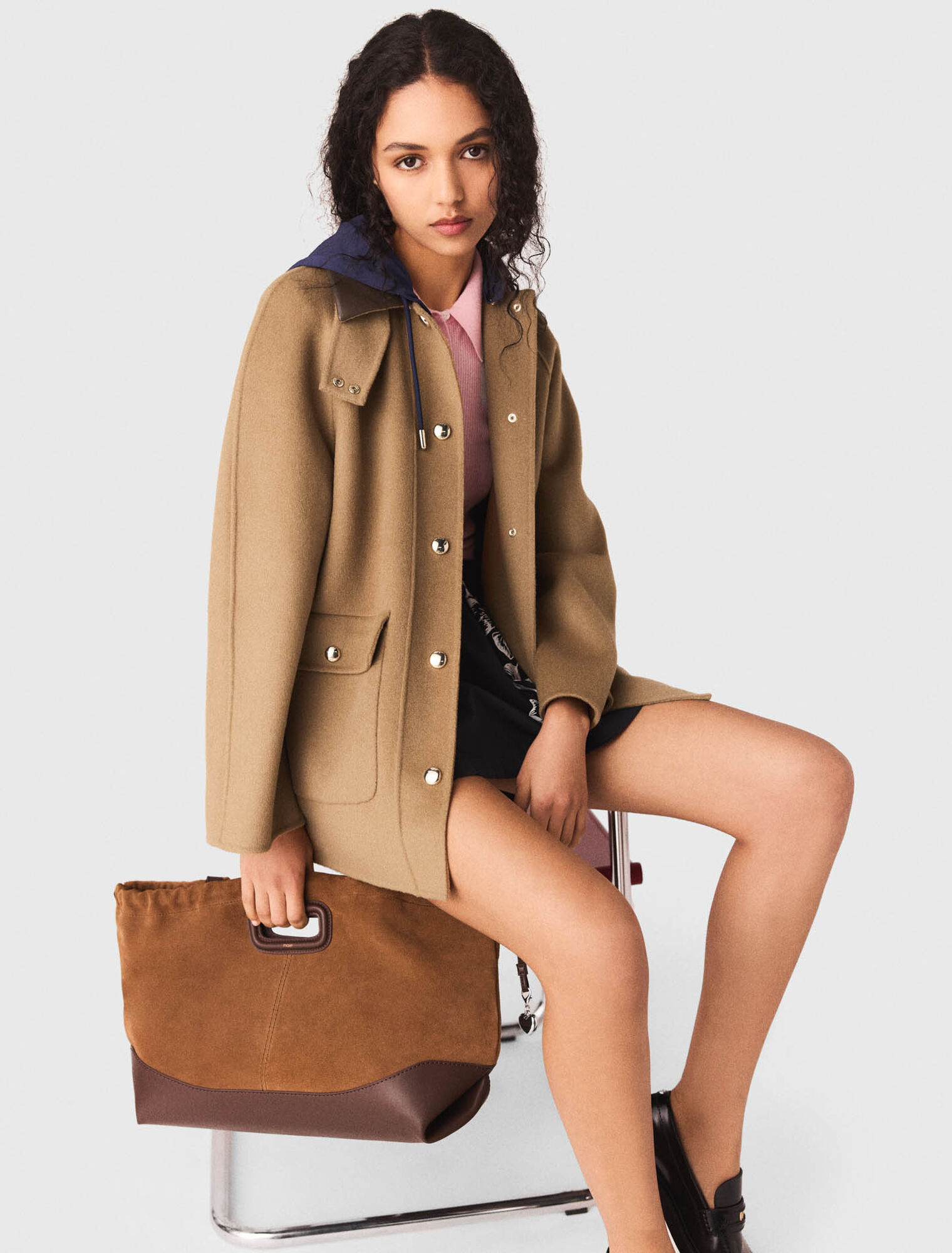 Manteau en laine &agrave; capuche amovible