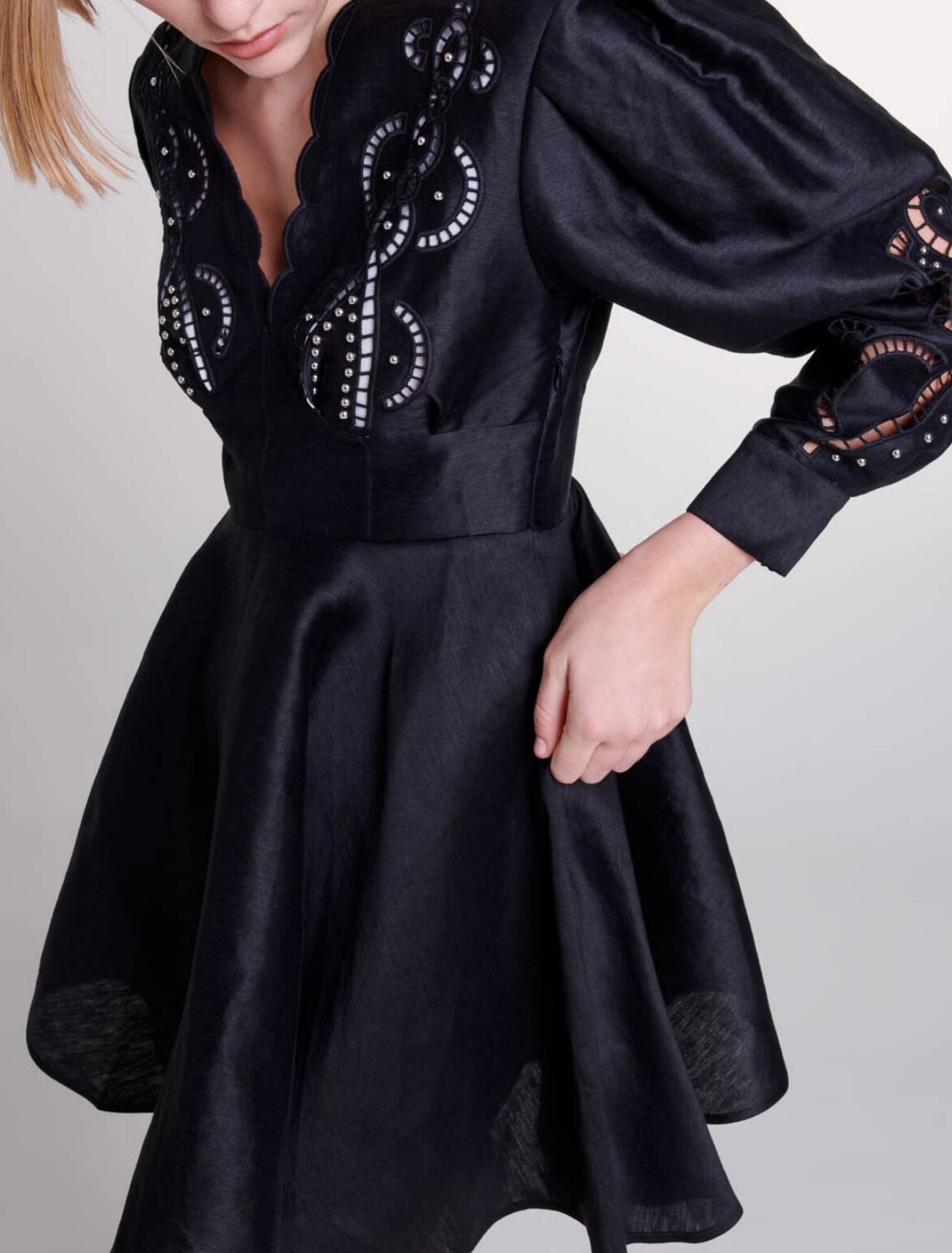 Robe courte en lin à broderies