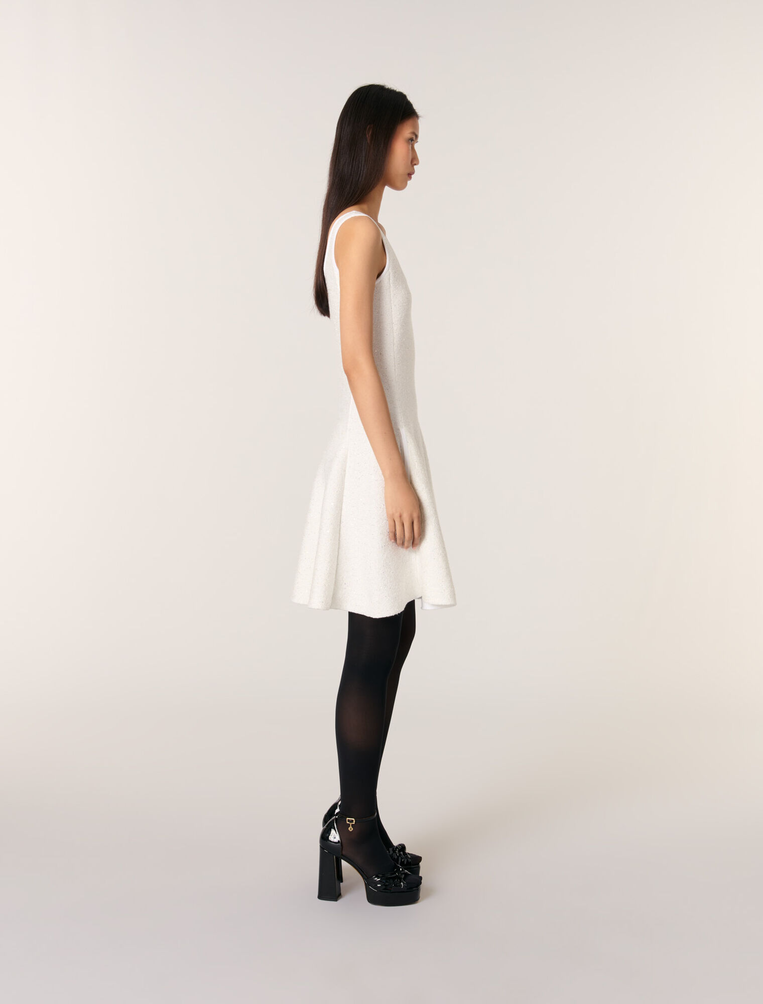 Robe courte en maille à sequins
