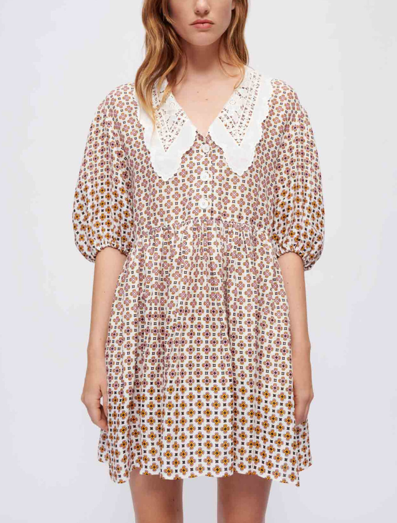 Robe en lin imprimé avec un col brodé