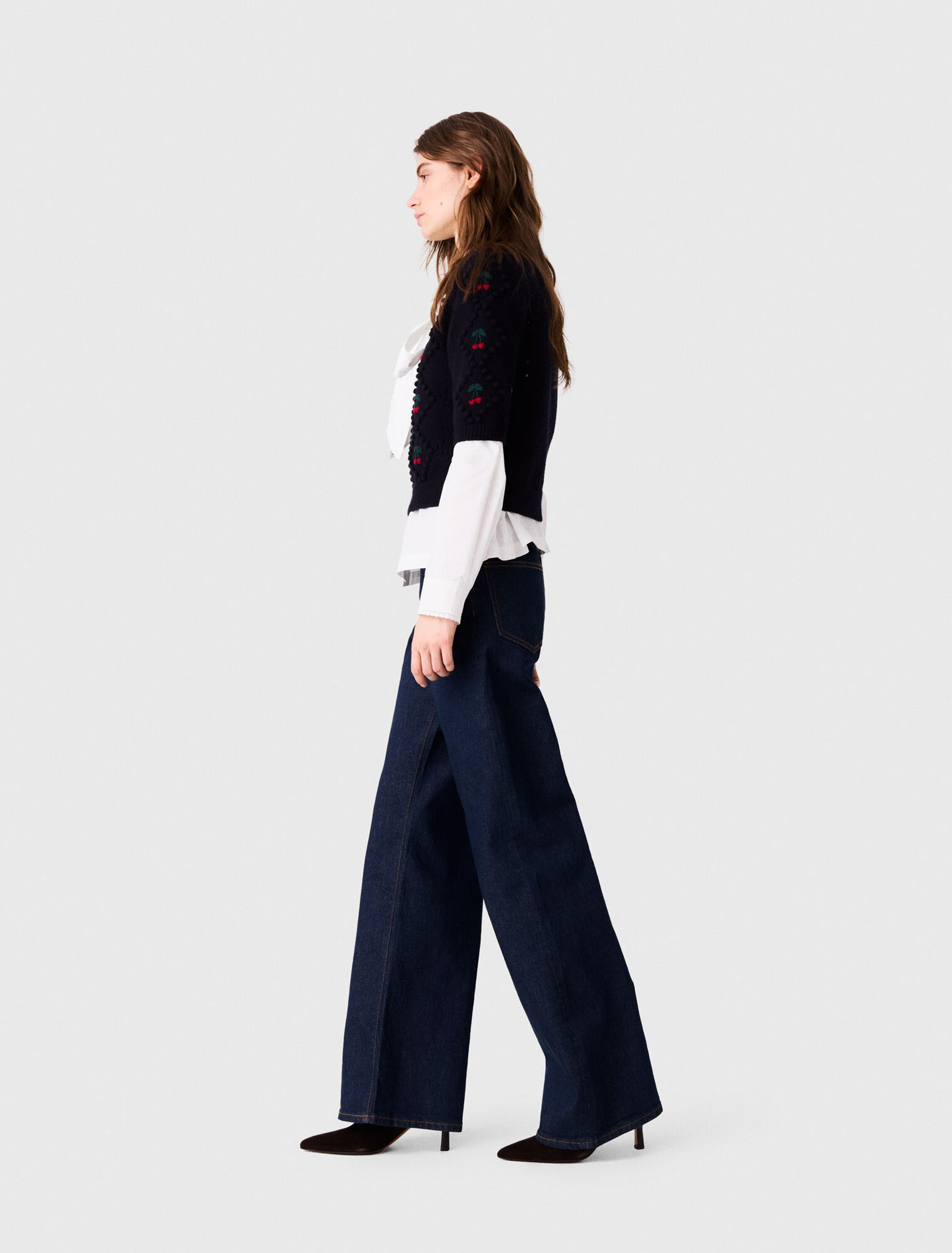 Pull avec cerises brod&eacute;es