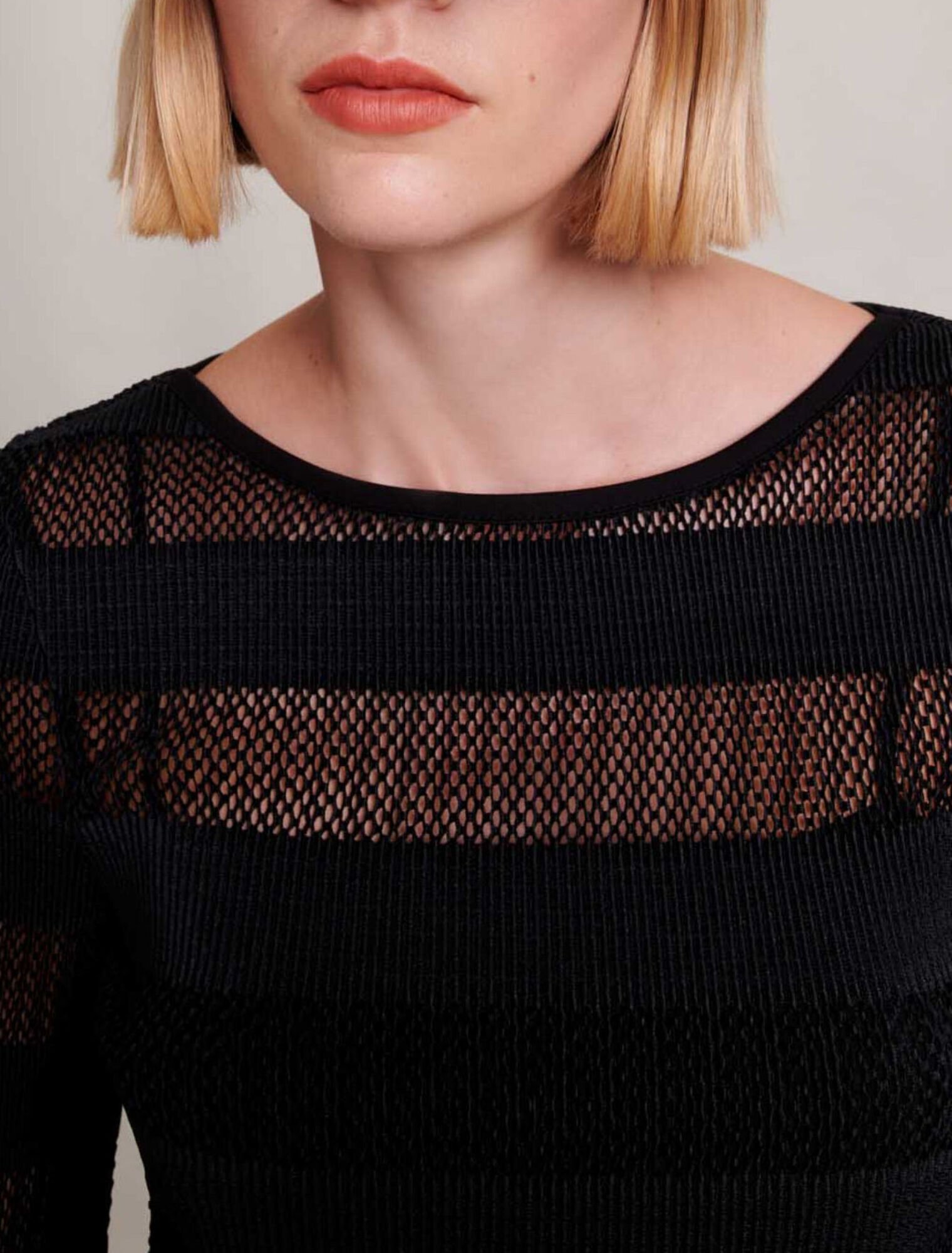 Robe courte en maille ajourée