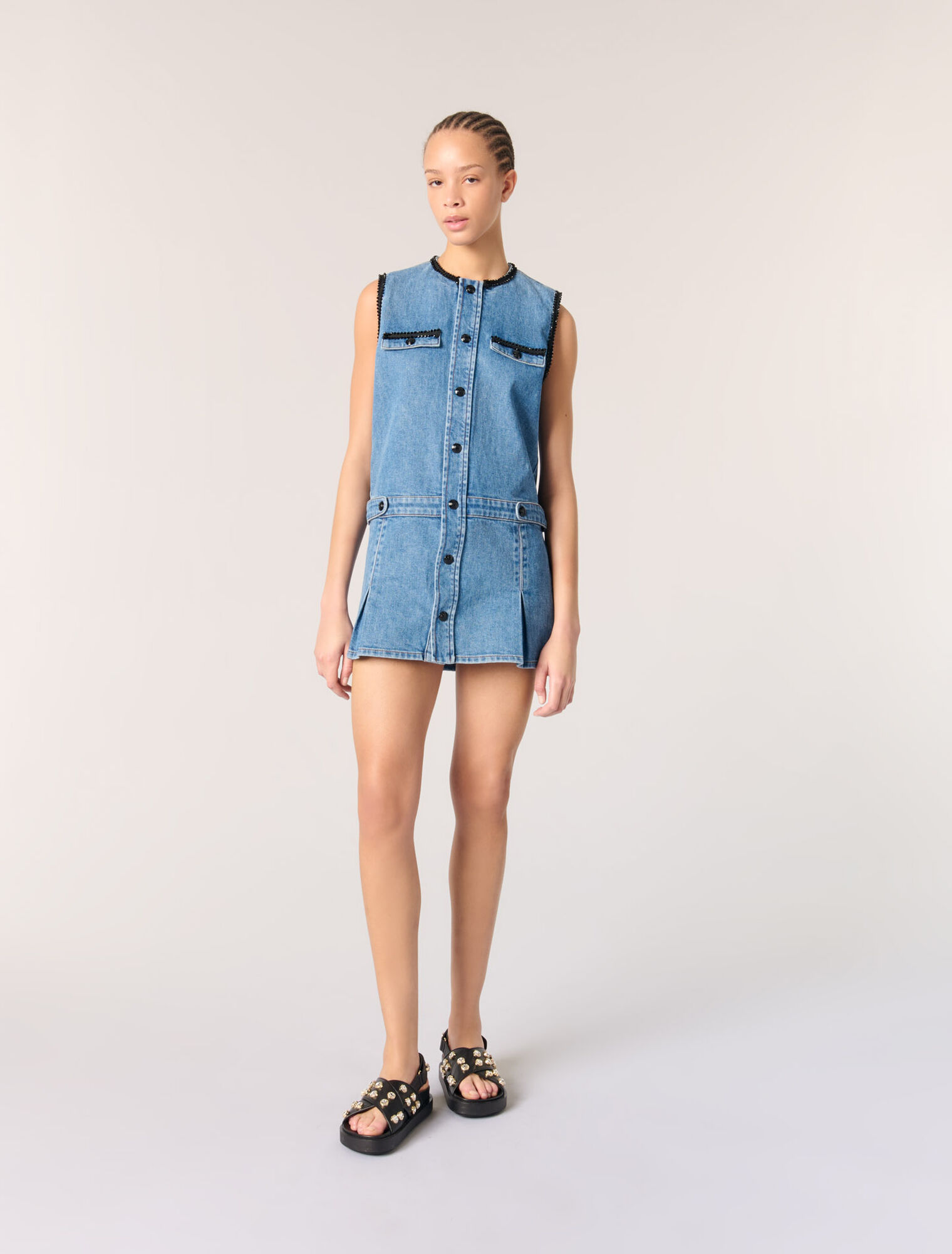Robe en denim et galons brodés