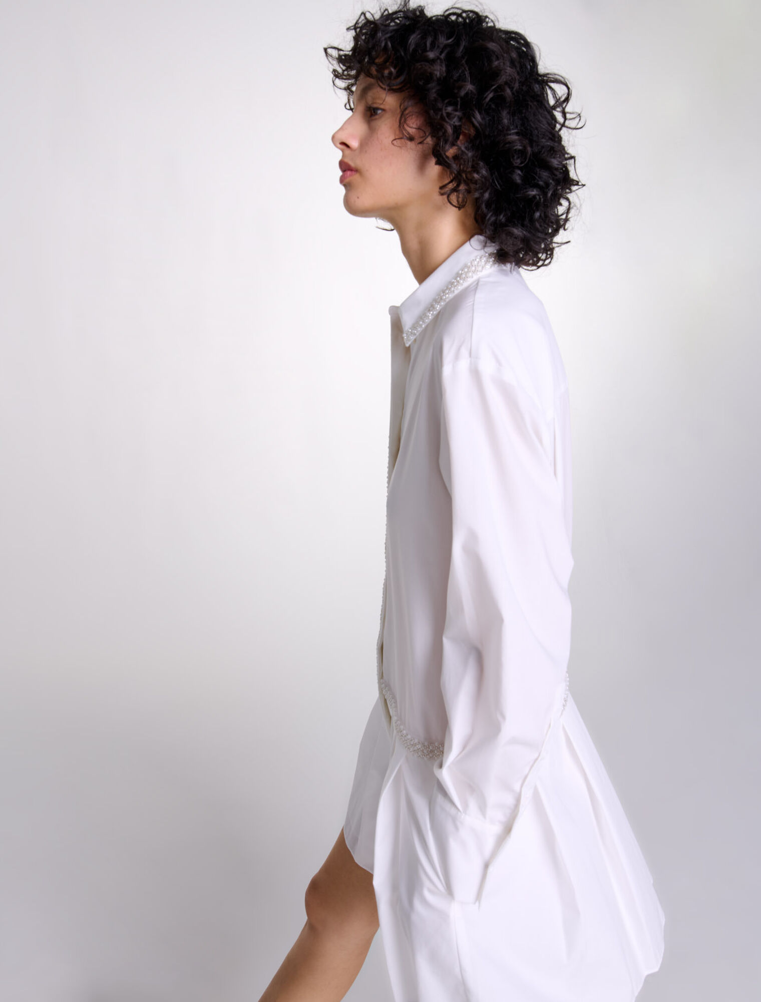 Robe chemise ornée de perles