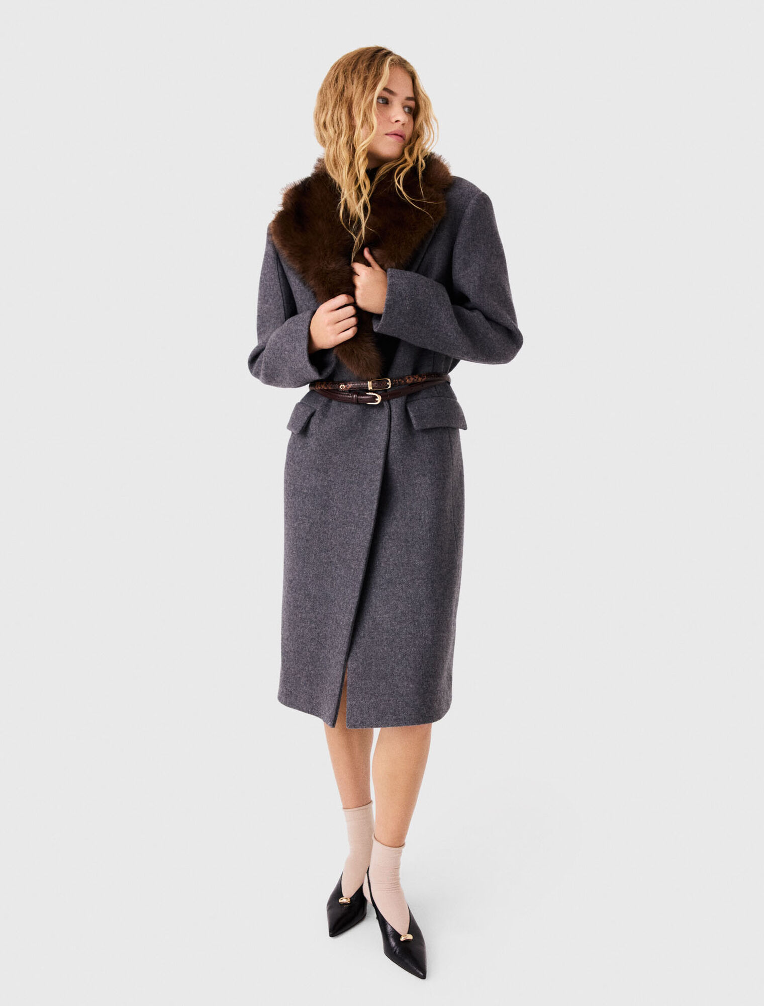 Manteau long et col fausse fourrure