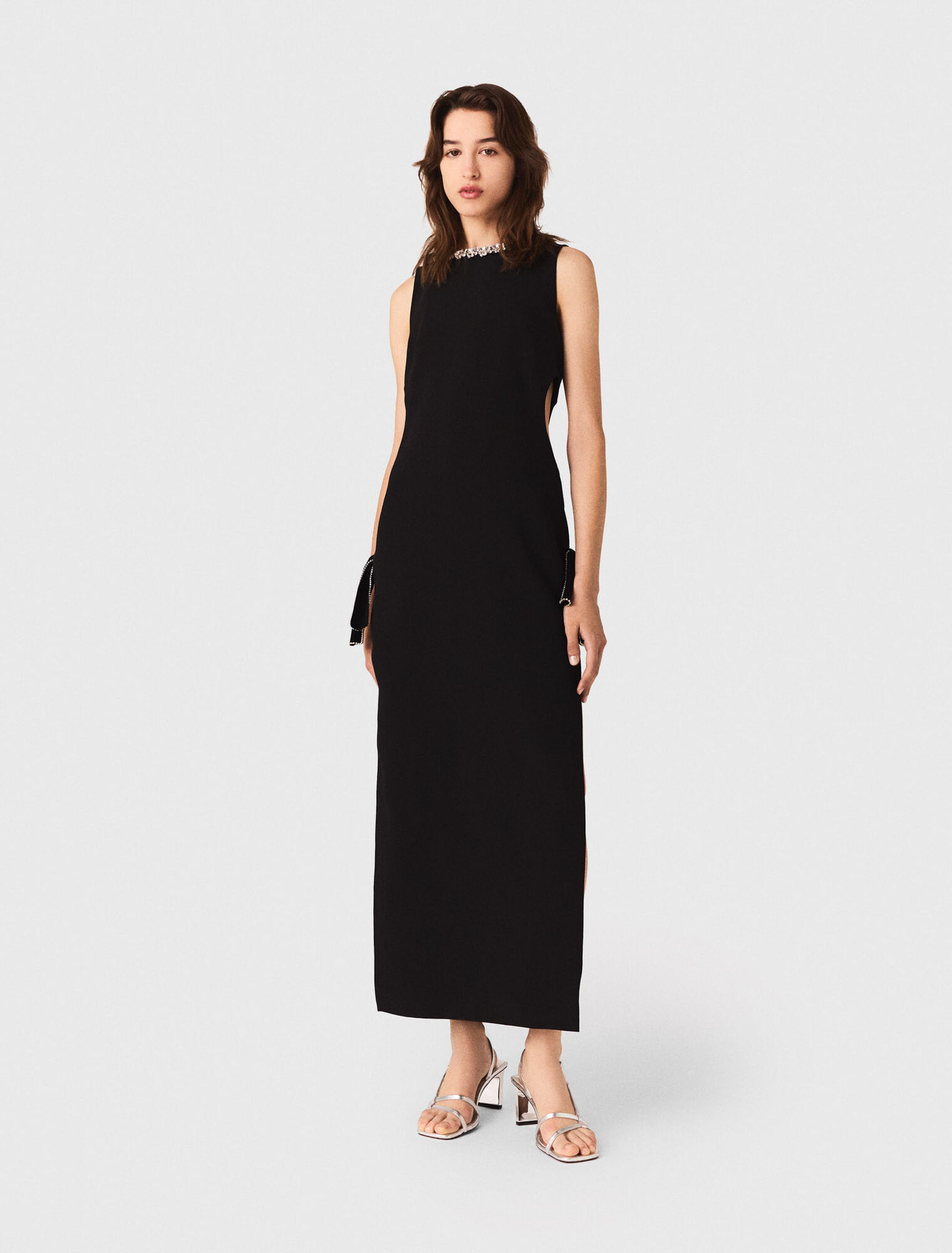 Robe longue avec col bijou