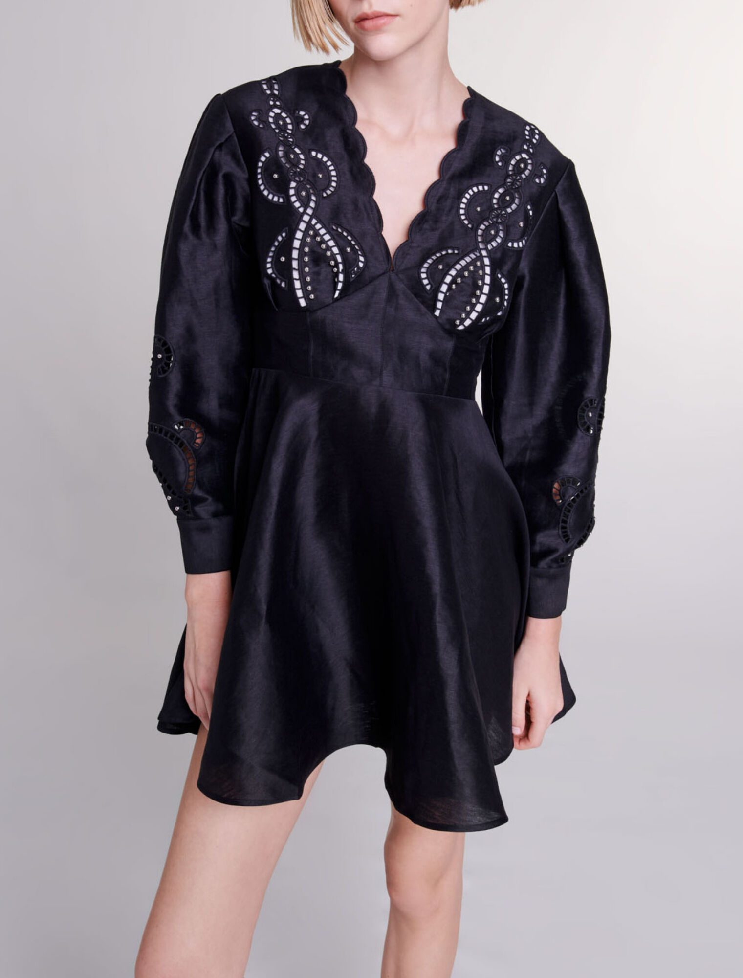 Robe courte en lin à broderies