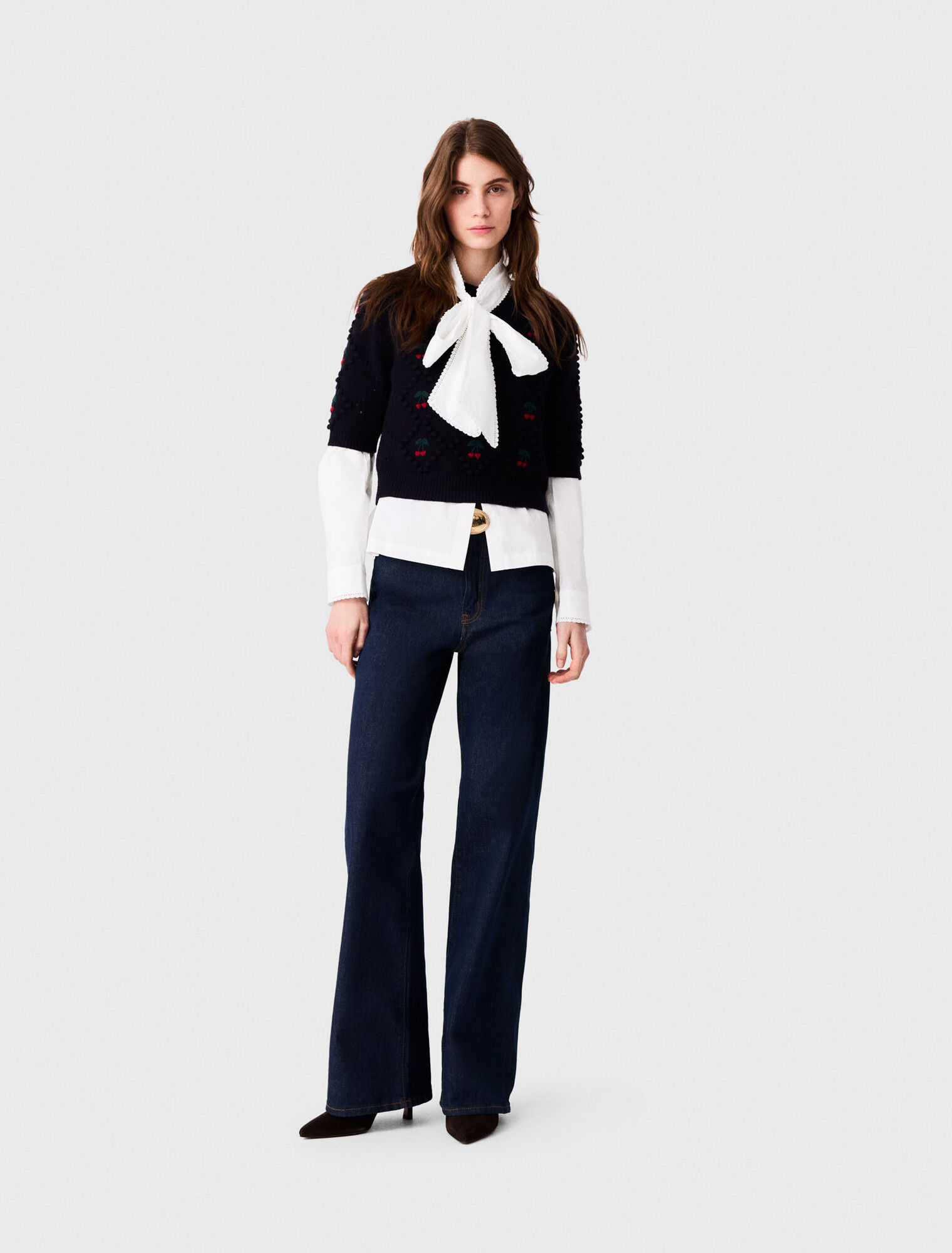 Pull avec cerises brod&eacute;es