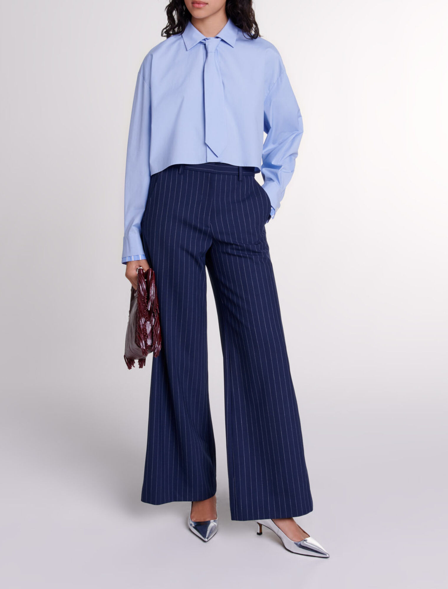 Shirt with removable tie 