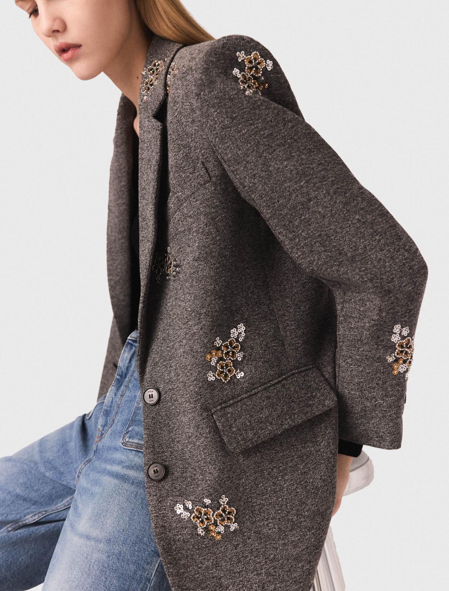 Veste en laine avec fleurs brodées