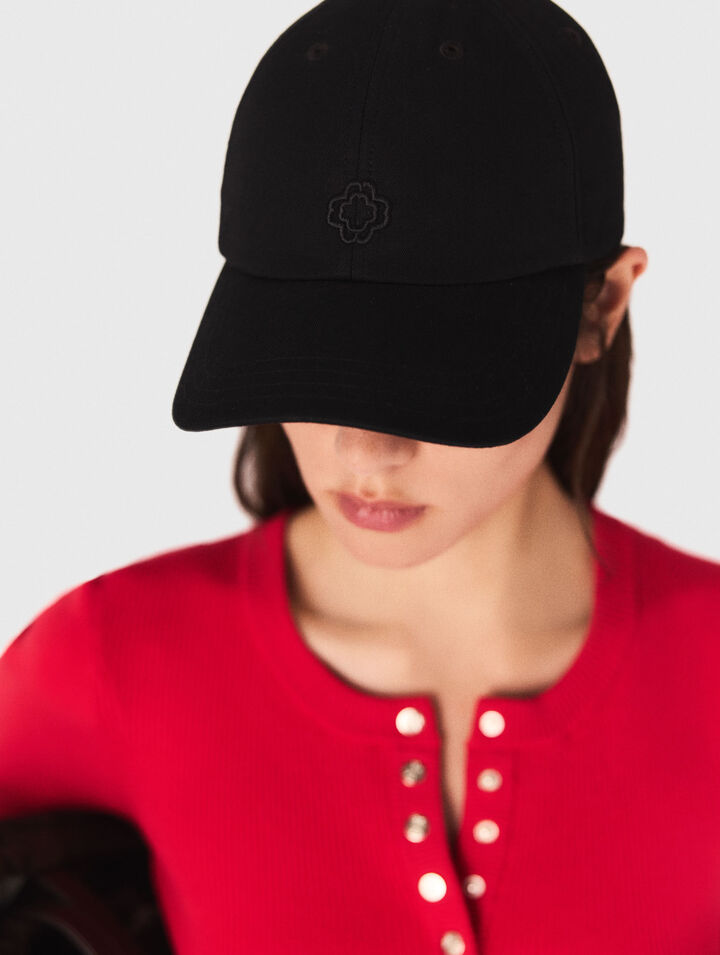 Cotton cap with gold-tone buckle