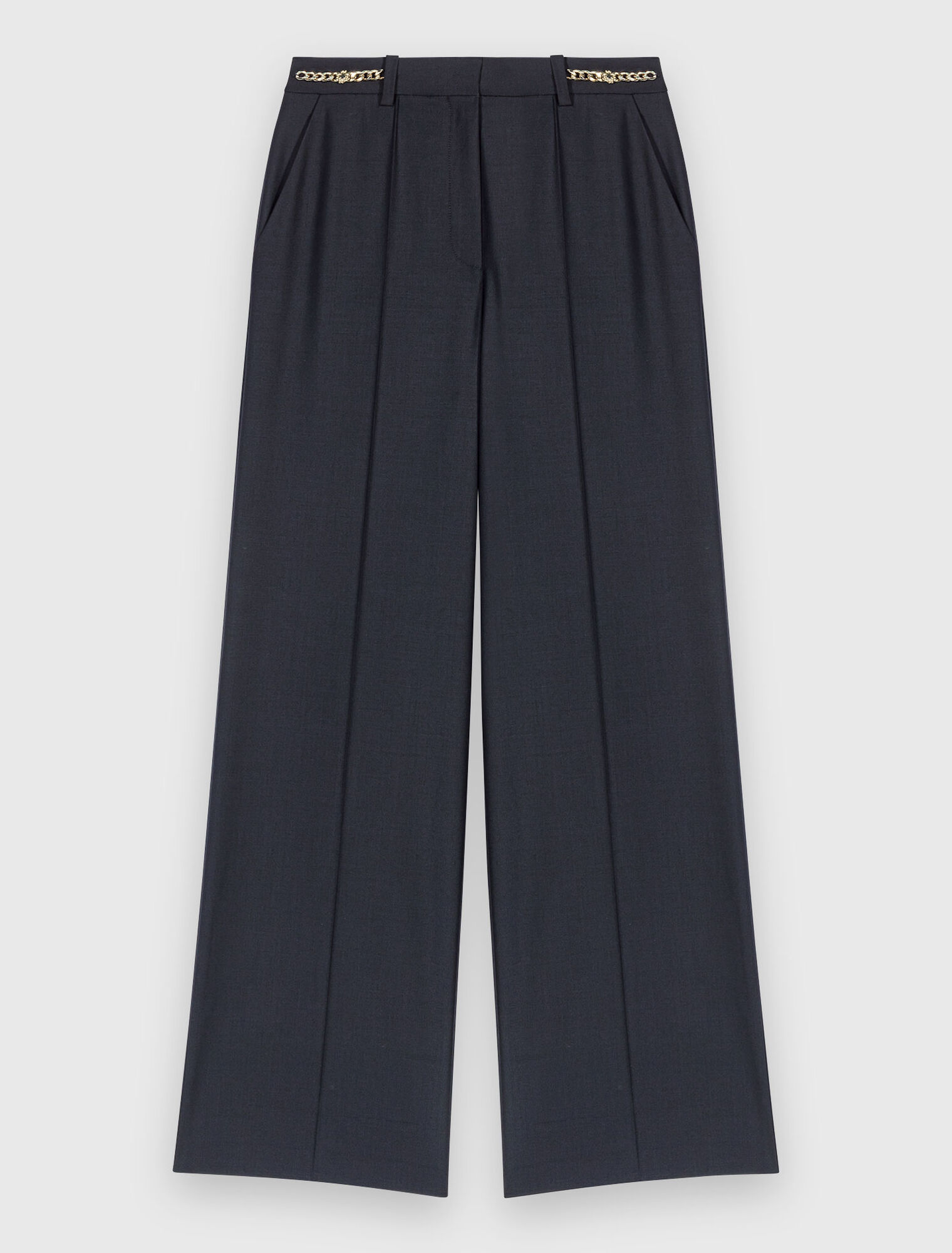 Pantalon tailleur et détails chaine