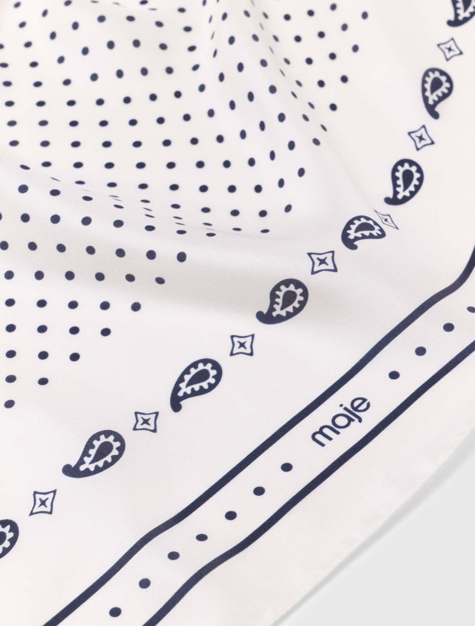 Carré 90x90 imprimé en soie