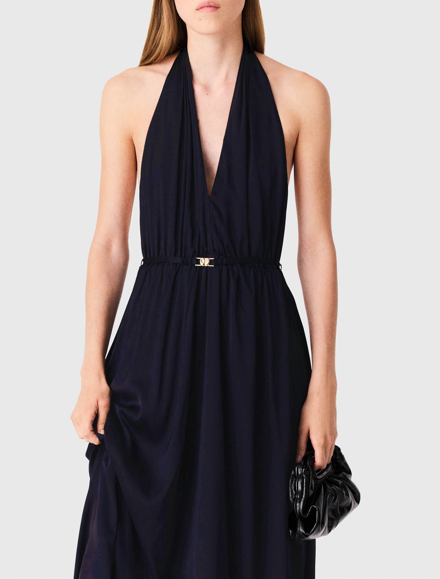 Robe longue pliss&eacute;e dos nu