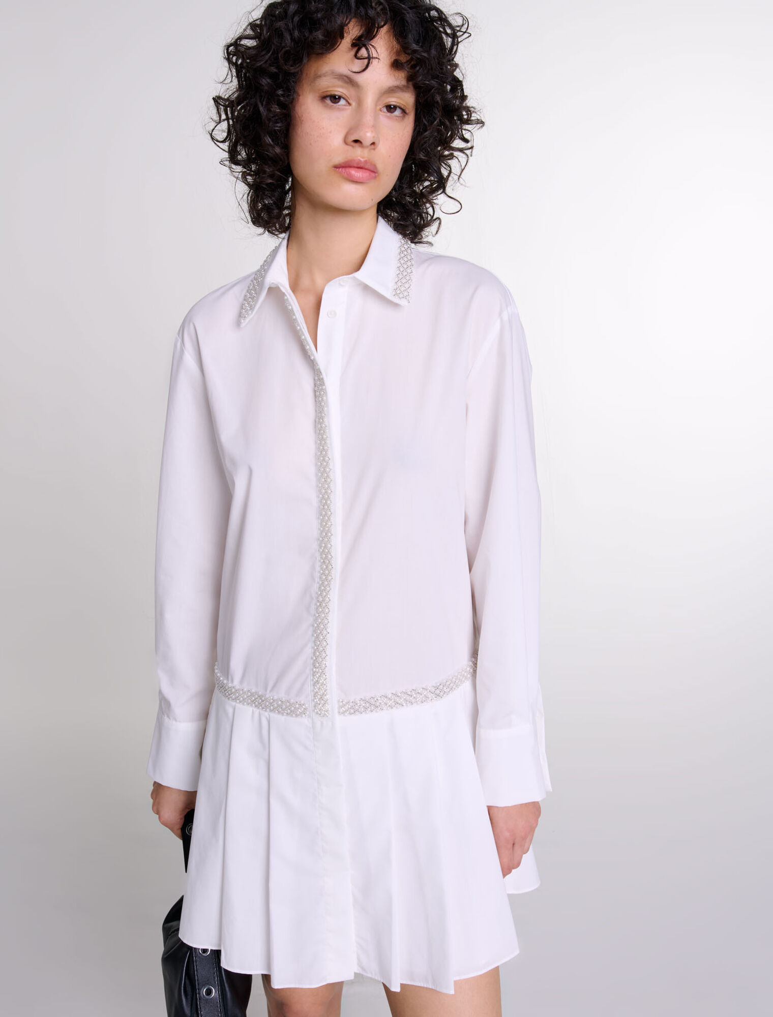 Robe chemise ornée de perles