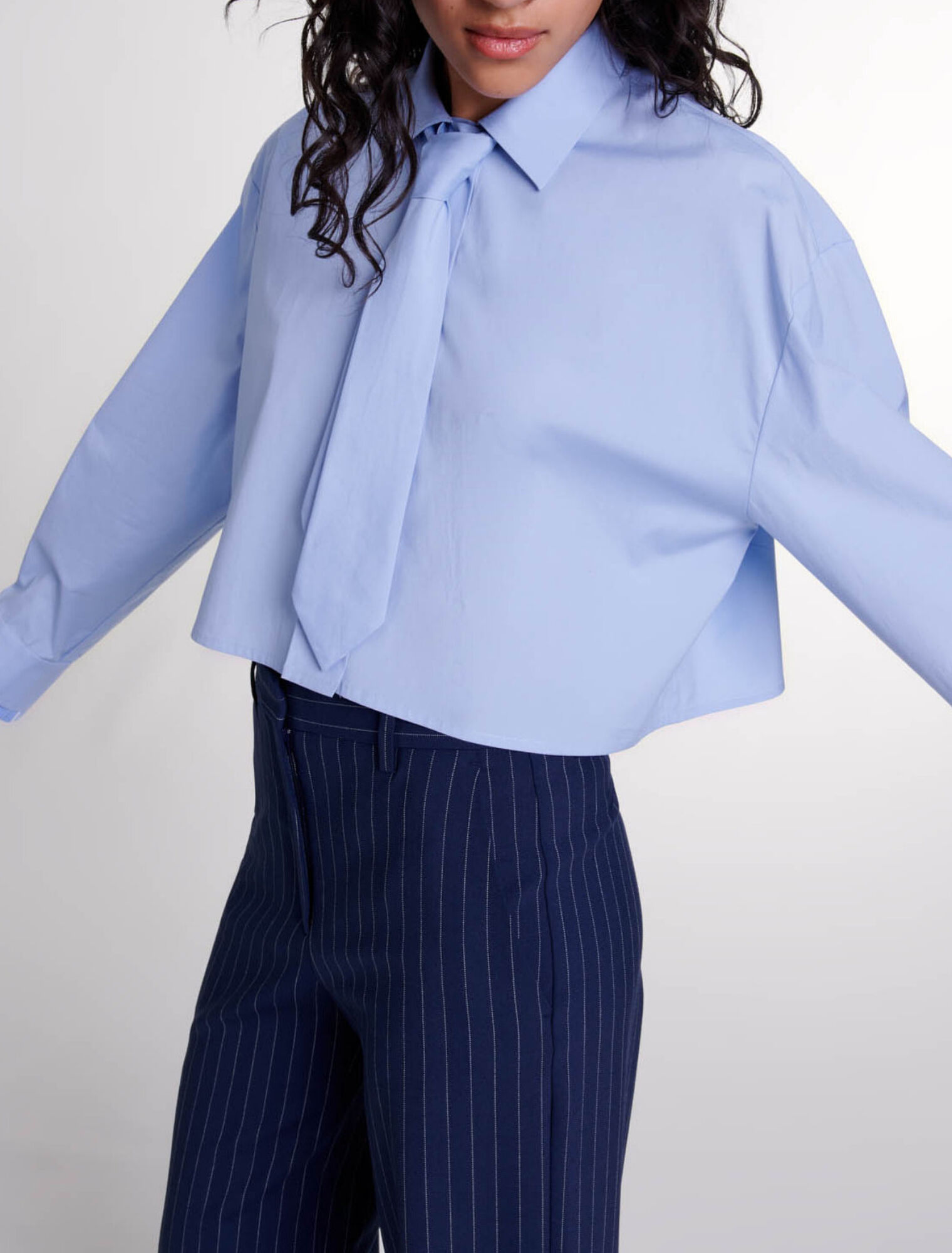 Shirt with removable tie 
