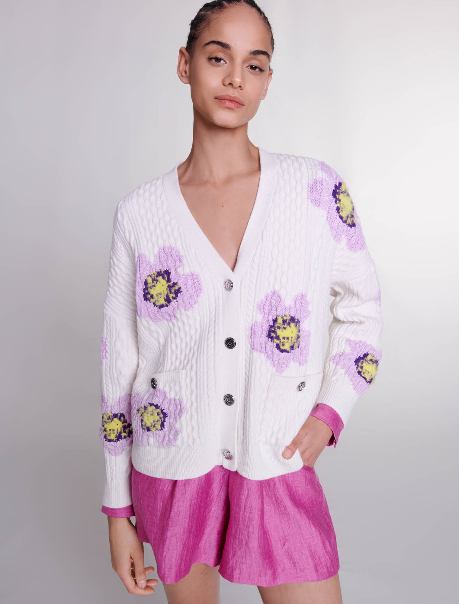 Cardigan en maille orné de fleurs
