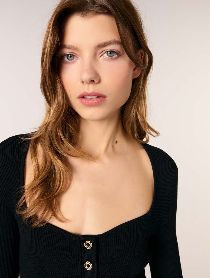 Pull décolleté en maille côtelée