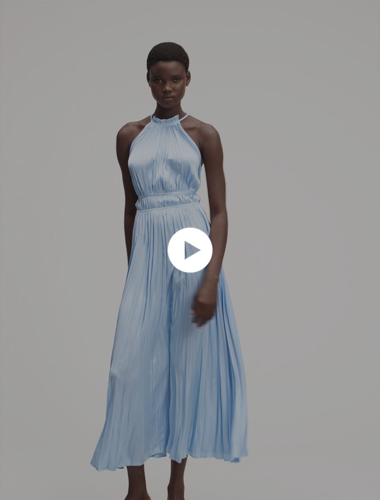 Robe longue plissée