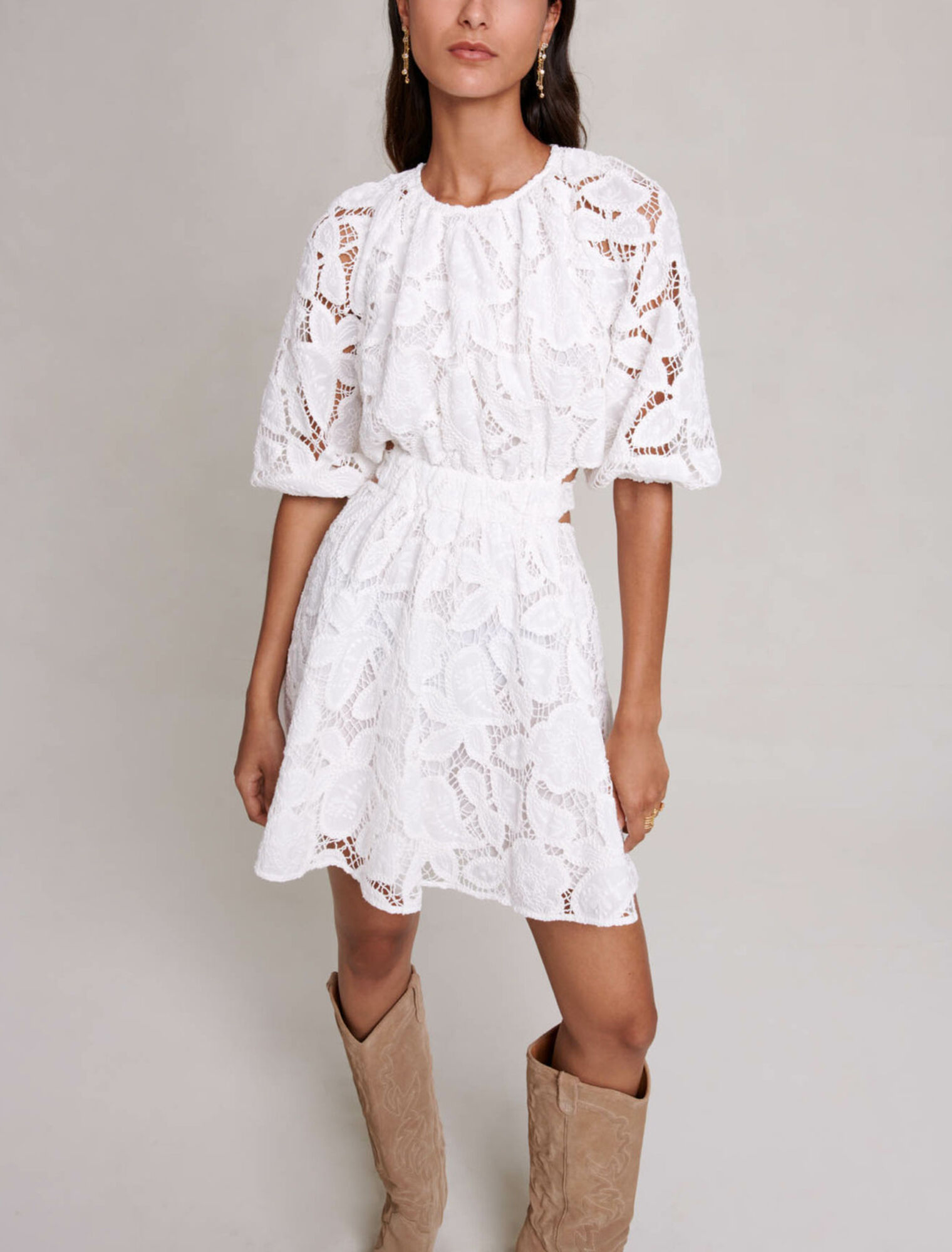 Robe courte en coton brodé