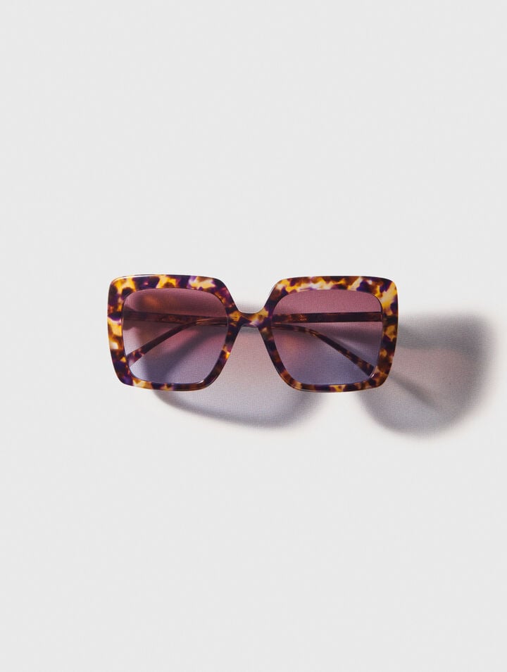Rectangular acetate glasses