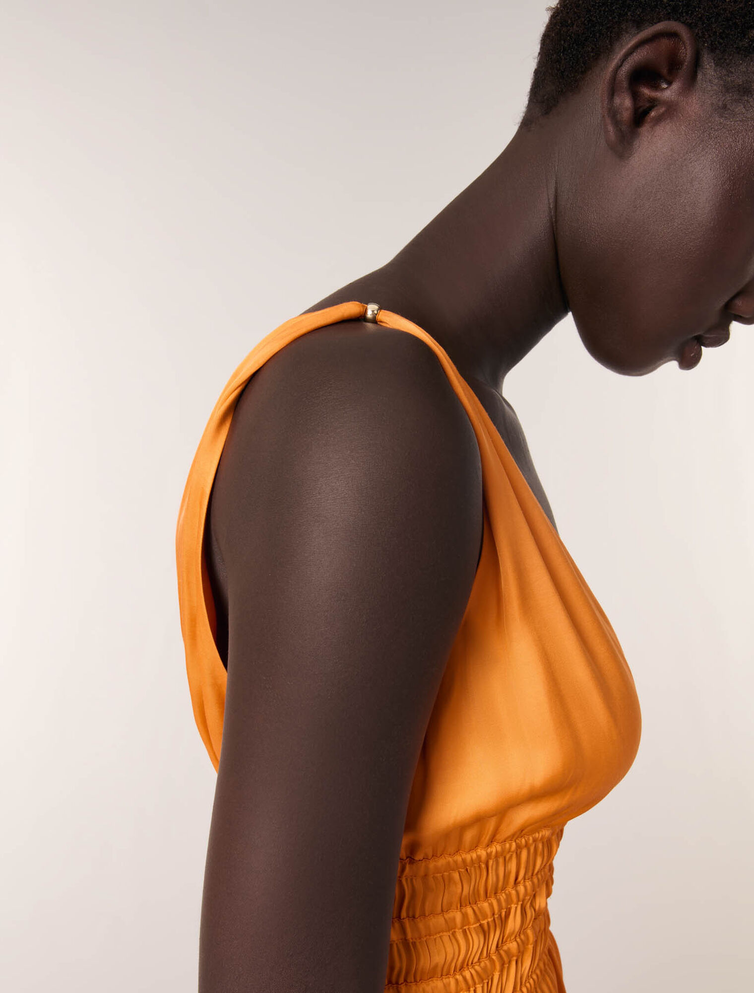 Robe longue satinée