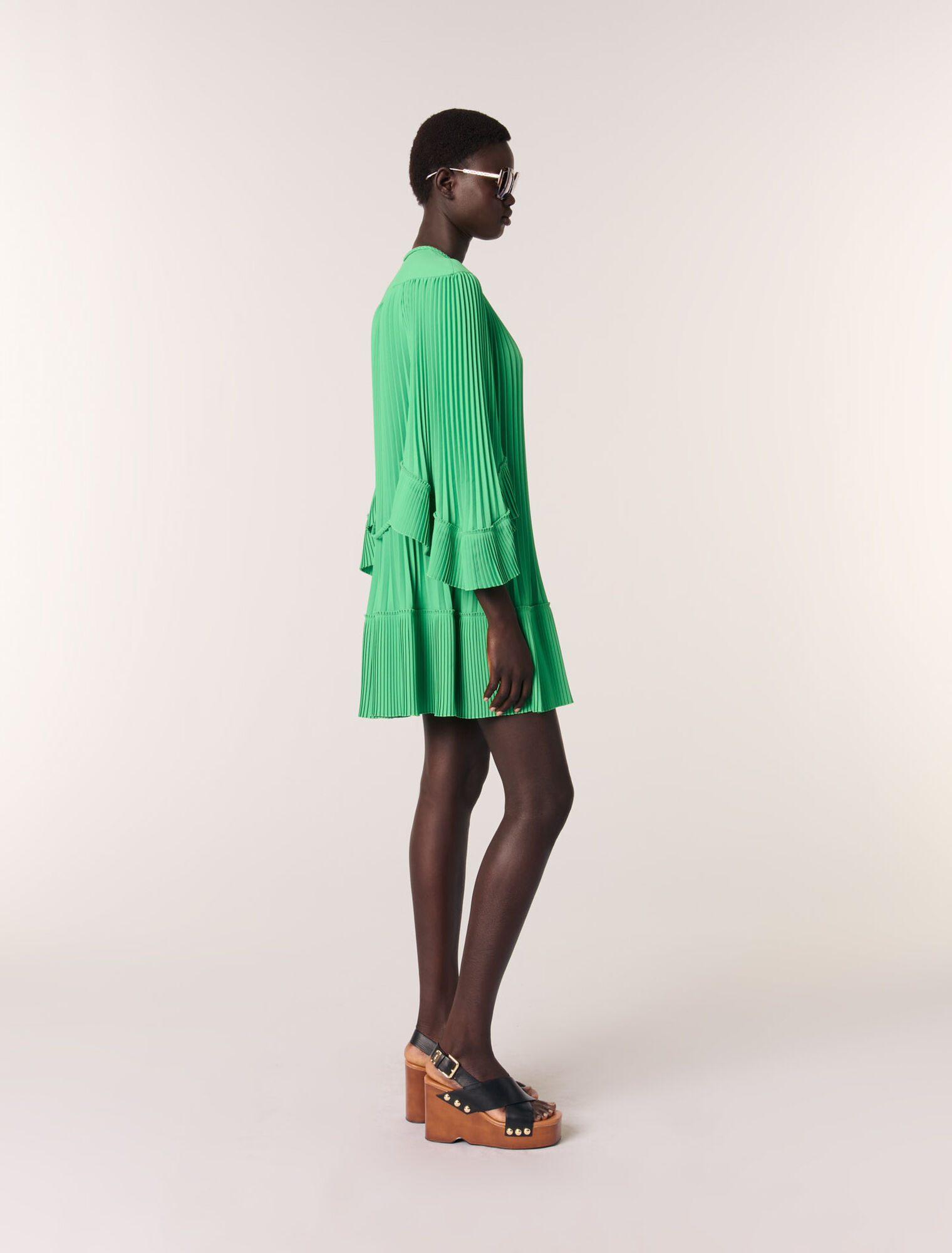 Robe courte plissée