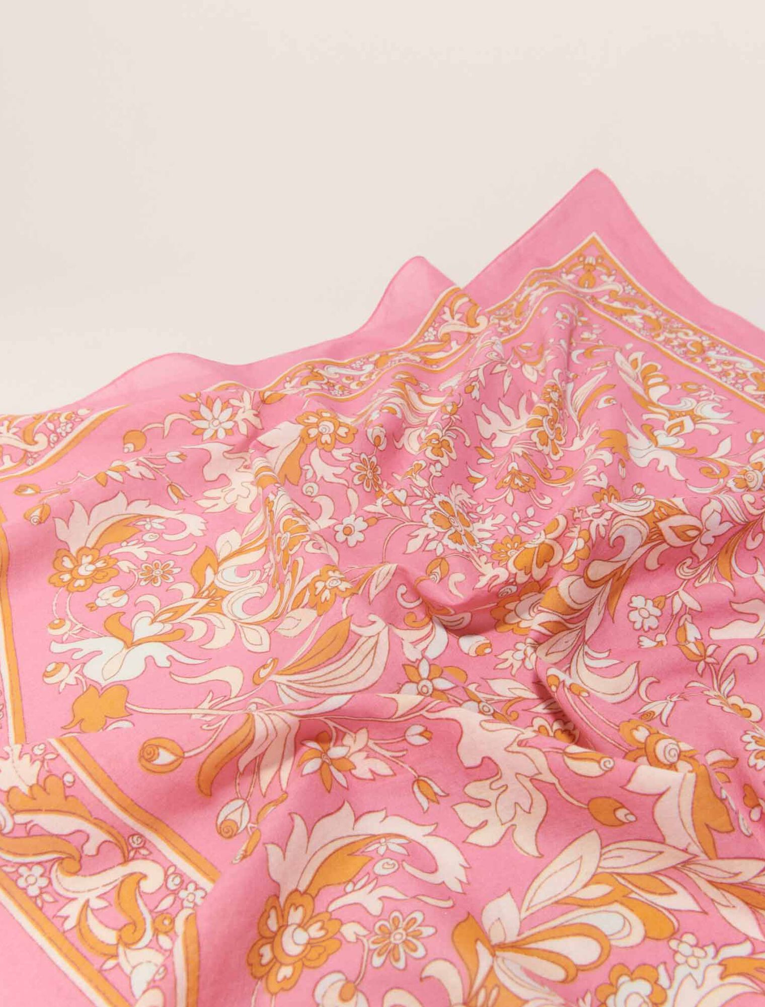 Foulard 65 x 65 imprimé fleurs