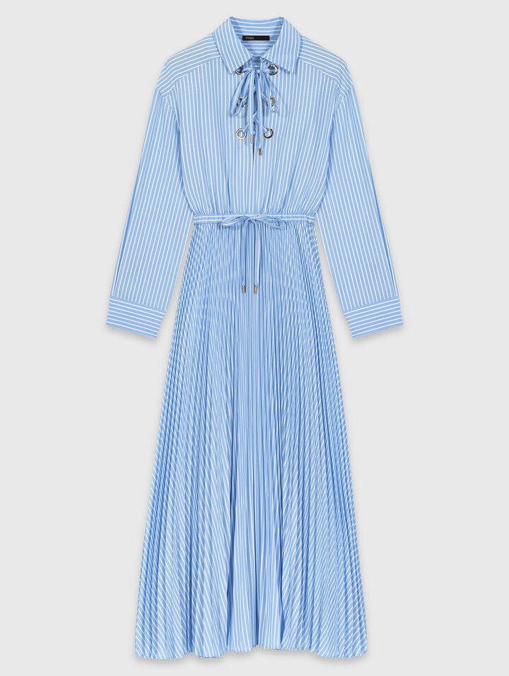 Robe longue pliss&eacute;e avec &oelig;illets