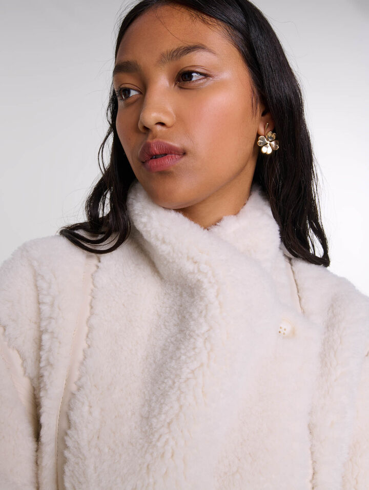 Manteau court en fausse fourrure
