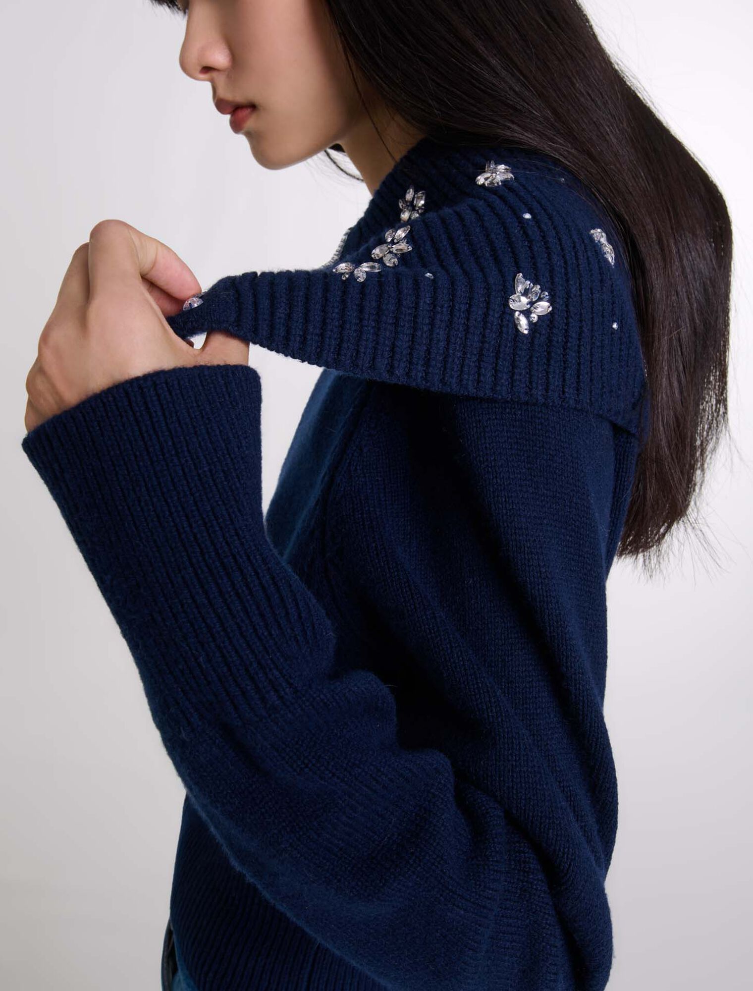 Cardigan with jewellery neck